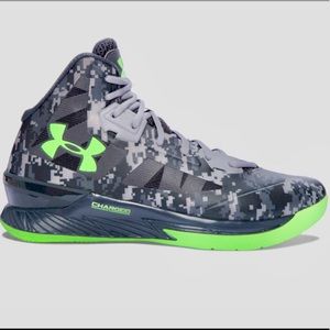 🏀UNDER ARMOUR LIGHTNING 3 BASKETBALL SHOES🏀